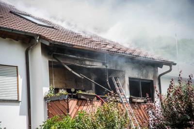 Rudersberg: Kuechenbrand entwickelt sich zum Dachstuhlbrand